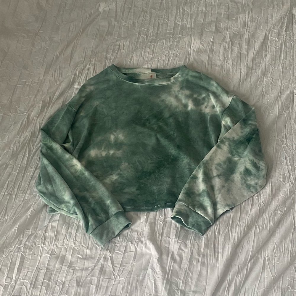 green and white tie dye long sleeve